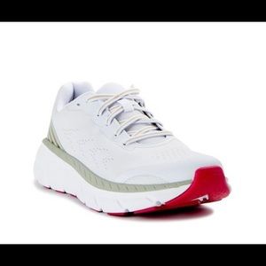 Avia women’s tennis shoe